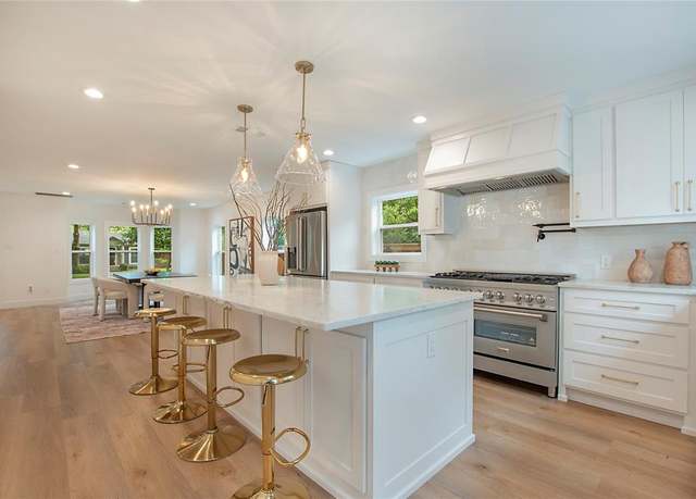 Property at 5931 Kenwood Ave, Dallas, TX 75206, 5 beds, 4 baths