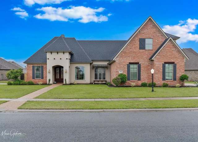 Property at 700 Dumaine Dr, Bossier City, LA 71111, 4 beds, 3 baths
