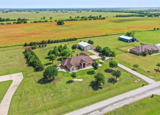 Property at 6713 Mustang Trl, Sanger, TX 76266, 3 beds, 2 baths