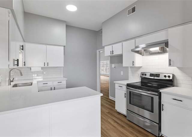 Property at 10437 High Hollows Dr #219, Dallas, TX 75230, 2 beds, 2.5 baths