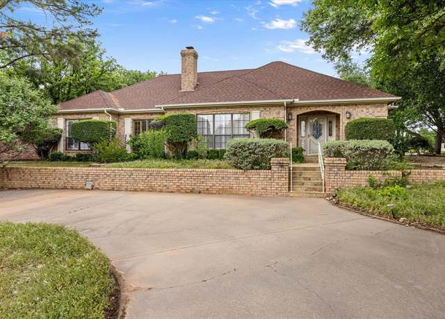 Property at 5311 Country Club Dr, Granbury, TX 76049, 3 beds, 3 baths