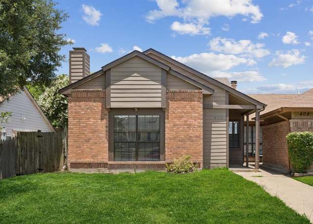 Property at 406 Pogue St, Cedar Hill, TX 75104, 2 beds, 2 baths