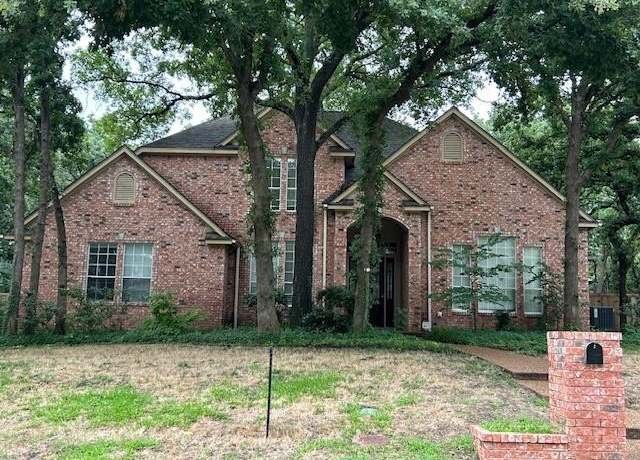 Property at 6 Oak Forrest Cir, Denton, TX 76210, 4 beds, 3 baths