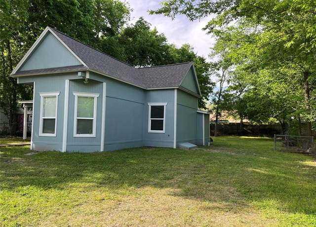 Property at 621 E 8th St, Bonham, TX 75418, 3 beds, 2 baths