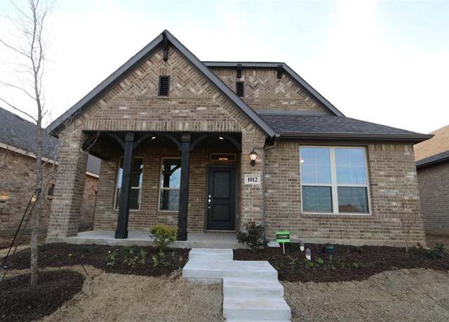 Property at 1012 Western Hills Dr, Crowley, TX 76036, 3 beds, 2 baths