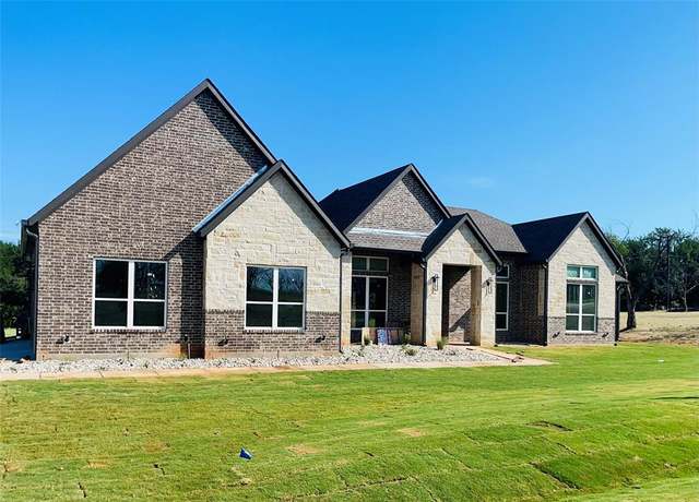 Property at 2416 Candlestick Dr, Granbury, TX 76049, 4 beds, 3.5 baths