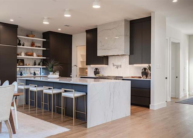 Property at 7115 Casa Loma Ave, Dallas, TX 75214, 5 beds, 4.5 baths