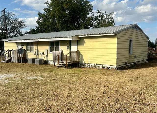 Property at 308 N Dallas St, Groesbeck, TX 76642, 4 beds, 2 baths