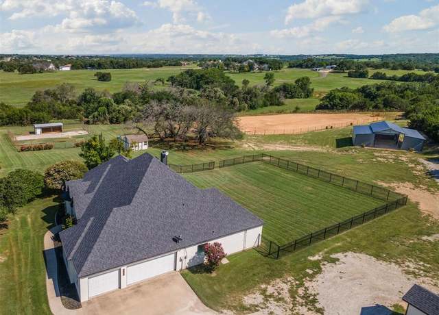 Property at 111 Sharla Smelley Rd, Weatherford, TX 76088, 4 beds, 3 baths