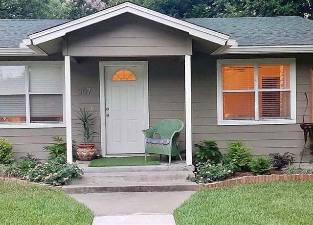 Property at 307 S Avenue J, Clifton, TX 76634, 2 beds, 2 baths