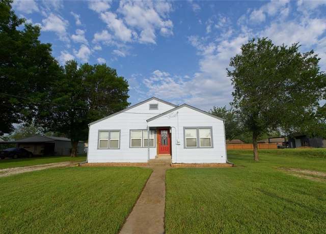 Property at 216 S Mesquite St, Muenster, TX 76252, 3 beds, 1 bath