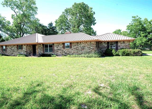 Property at 3342 Farm Road 2820, Sumner, TX 75486, 4 beds, 2 baths