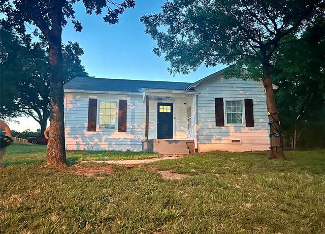 Property at 25 W Parnell St, Denison, TX 75020, 3 beds, 2 baths