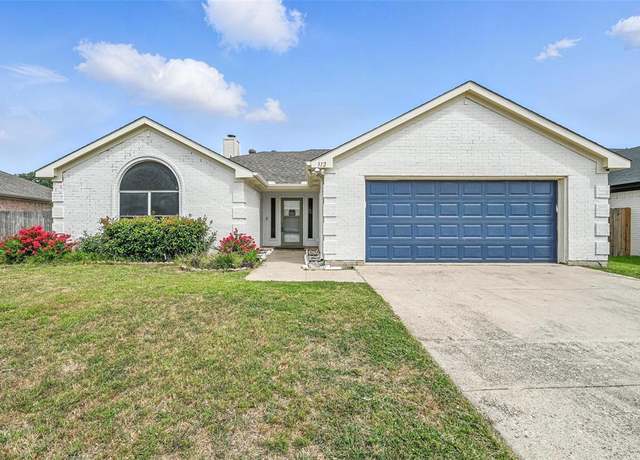 Property at 312 Helmsford Trl, Saginaw, TX 76179, 4 beds, 2 baths
