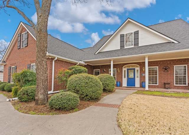 Property at 5713 Tee Box Ct, Granbury, TX 76049, 4 beds, 3.5 baths
