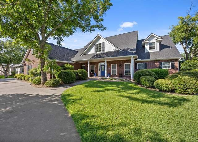 Property at 5713 Tee Box Ct, Granbury, TX 76049, 4 beds, 3.5 baths