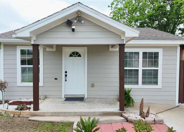 Property at 2904 Chestnut Ave, Fort Worth, TX 76106, 3 beds, 2 baths