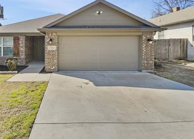 Property at 716 E Davis Ave, Fort Worth, TX 76104, 3 beds, 2 baths