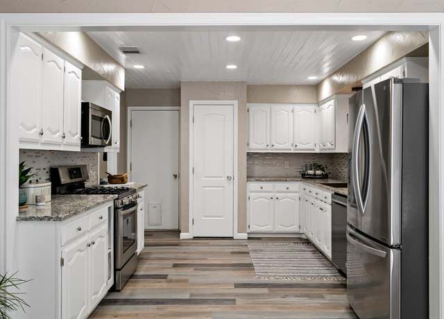 Property at 305 Southlake Dr, Forney, TX 75126, 3 beds, 2 baths