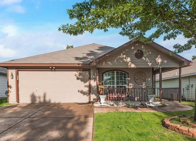 Property at 1574 Wildflower Dr, Waxahachie, TX 75165, 3 beds, 2 baths