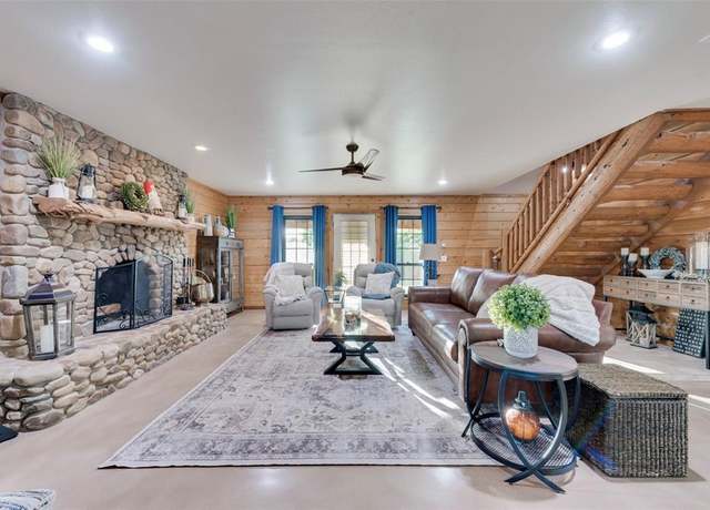 Property at 342 Longbranch Dr, Decatur, TX 76078, 3 beds, 2.5 baths