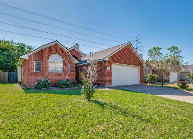 Property at 5615 Wellston Dr, Arlington, TX 76018, 3 beds, 2 baths