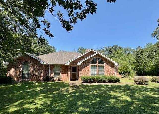 Property at 320 33rd St SW, Paris, TX 75460, 3 beds, 2 baths