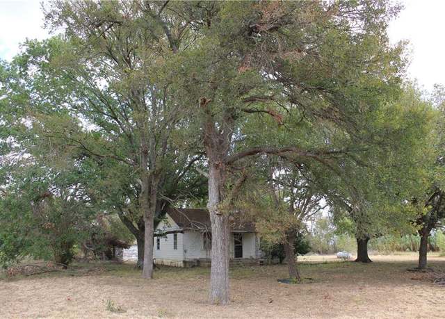Property at 727 Davis Rd, Bruceville Eddy, TX 76630, 2 beds, 1 bath