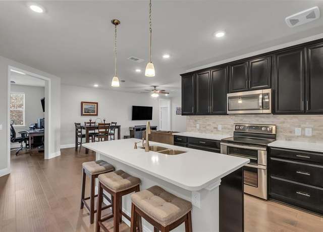 Property at 1735 Wittington Pl #2302, Farmers Branch, TX 75234, 3 beds, 2 baths