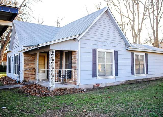 Property at 204 Bowie St, Clyde, TX 79510, 3 beds, 1.5 baths