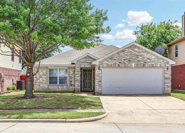 Property at 914 Gillon Dr, Arlington, TX 76001, 3 beds, 2 baths