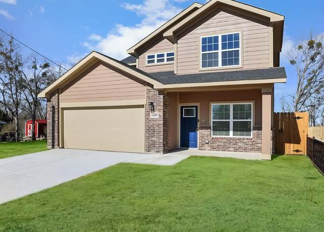 Property at 1009 E 1st North St, Kaufman, TX 75142, 5 beds, 2.5 baths