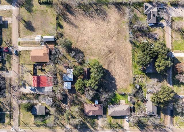 Property at 205 N Canton St, Mabank, TX 75147, 4 beds, 3 baths