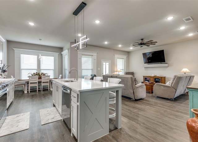 Property at 2205 Briarwood Dr, Bridgeport, TX 76426, 4 beds, 2 baths