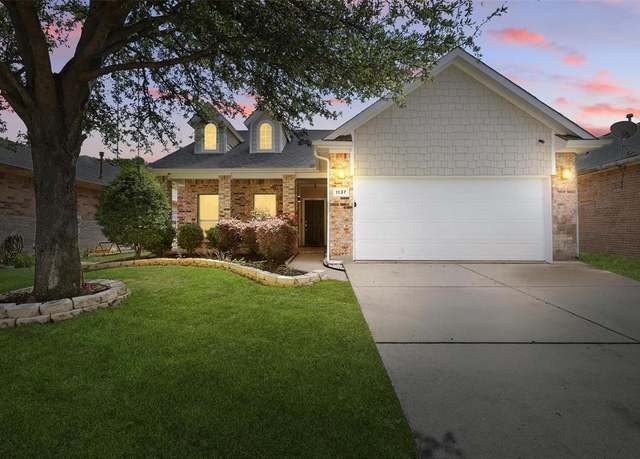 Property at 1137 Fairweather Dr, Fort Worth, TX 76120, 3 beds, 2 baths