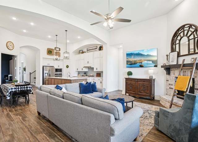 Property at 2816 Middleton Dr, Melissa, TX 75454, 4 beds, 4.5 baths