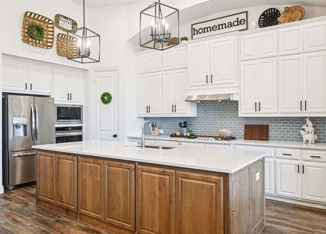 Property at 2816 Middleton Dr, Melissa, TX 75454, 4 beds, 4.5 baths
