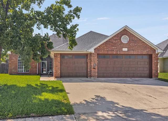 Property at 6113 Cliffbrook Dr, North Richland Hills, TX 76180, 4 beds, 2 baths