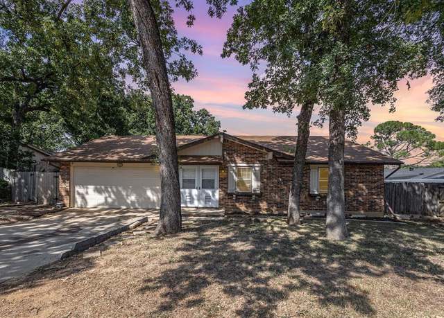 Property at 302 Fair Oaks Blvd, Euless, TX 76039, 3 beds, 2 baths