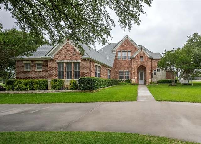 Property at 100 Fredricksburg Ct, Weatherford, TX 76087, 4 beds, 3 baths