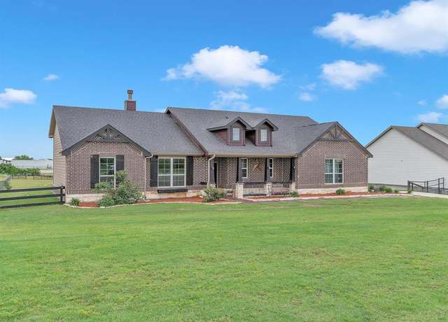 Property at 1013 Northern Oaks Ct, Springtown, TX 76082, 3 beds, 2 baths
