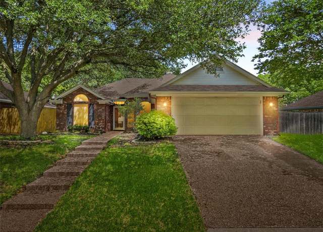 Property at 2008 Real Dr, Waco, TX 76712, 3 beds, 2 baths