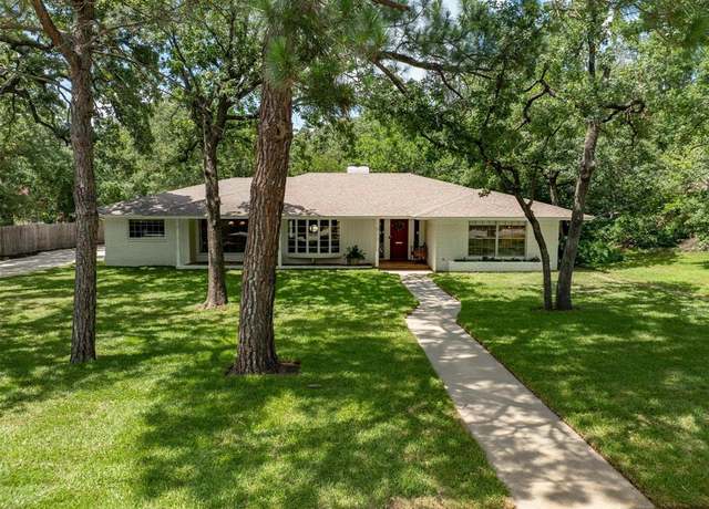 Property at 1811 Laurelwood Dr, Denton, TX 76209, 3 beds, 2.5 baths