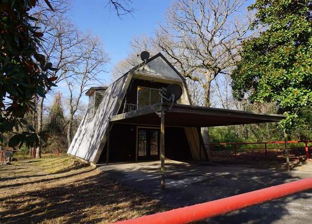 Property at 6385 Wagontree Trl, Athens, TX 75751, 2 beds, 2 baths