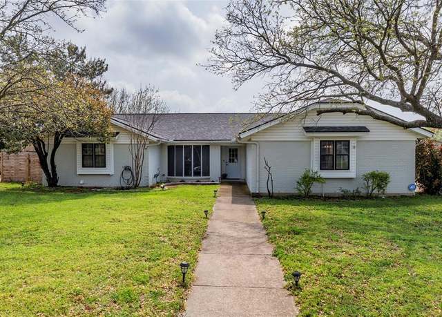 Property at 1329 Hemphill Dr, Cleburne, TX 76033, 3 beds, 2 baths