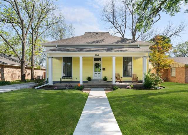 Property at 208 Corsicana St, Hillsboro, TX 76645, 3 beds, 2 baths