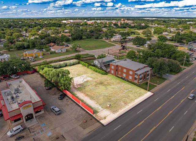 Property at 902 W Walker St, Breckenridge, TX 76424
