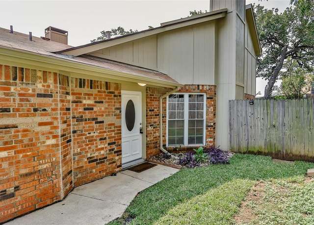 Property at 116 Main Pl, Euless, TX 76040, 3 beds, 2 baths