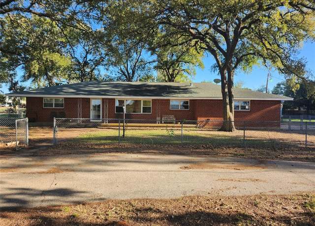 Property at 161 Tomlinson Rd, Granbury, TX 76049, 3 beds, 2 baths