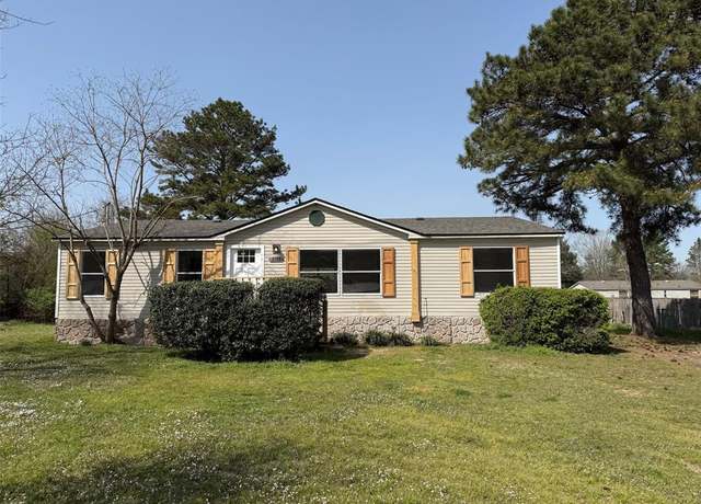 Property at 5577 Crystal Dr, Shreveport, LA 71107, 3 beds, 2 baths